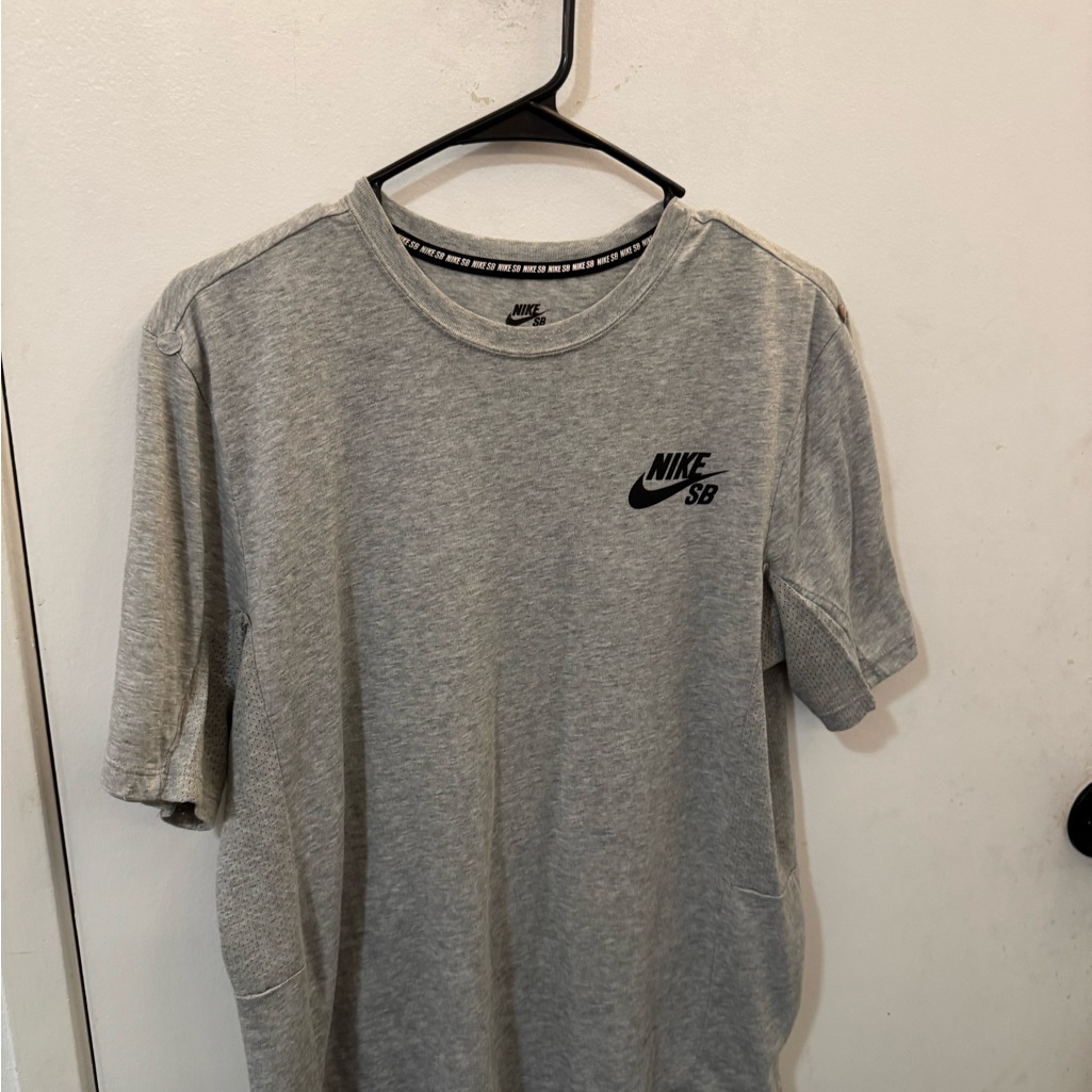 Nike Sb Light Gray Men's Short Sleeve Tee